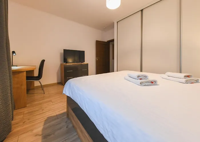 Spacious And Quiet 2 Bedroom Apartment