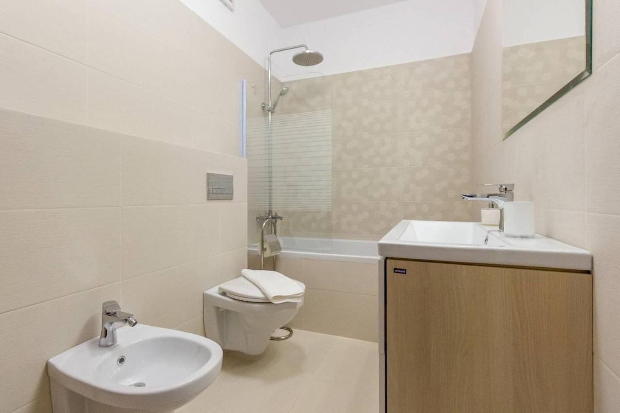 Spacious And Quiet 2 Bedroom Appartamento Cluj-Napoca